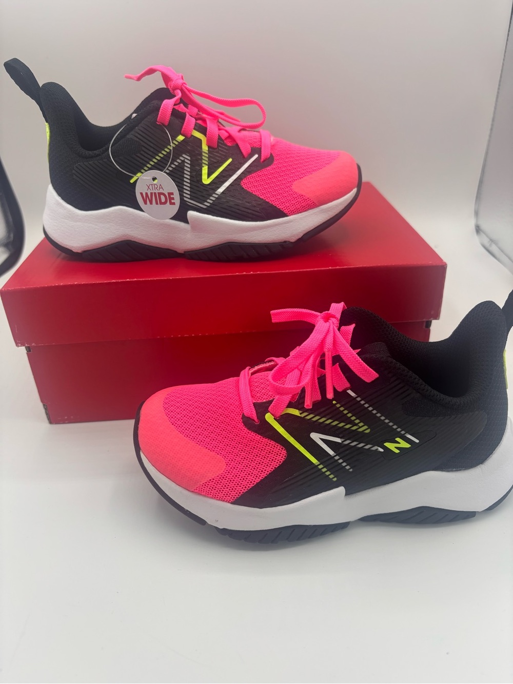 New Balance Rave Run Girls Sneakers pink/black 10.5 Extra Wide width